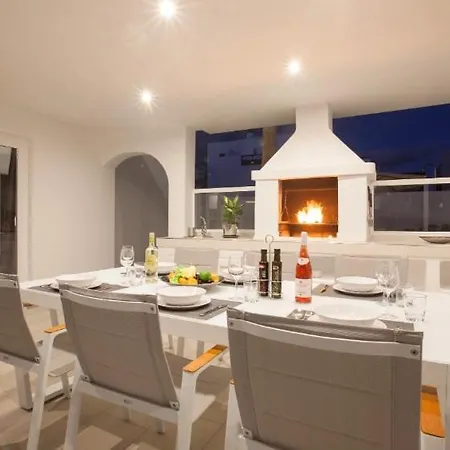 Playa Del Carmen - A Beautiful 4 Bedroom - In The Heart Of Puerto Del Carmen *