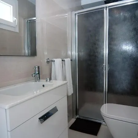 Playa Del Carmen - A Beautiful 4 Bedroom - In The Heart Of Puerto Del Carmen Villa Puerto del Carmen (Lanzarote)