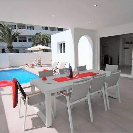 Playa Del Carmen - A Beautiful 4 Bedroom - In The Heart Of Puerto Del Carmen Villa *