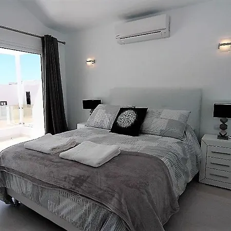 Playa Del Carmen - A Beautiful 4 Bedroom - In The Heart Of Puerto Del Carmen Villa *