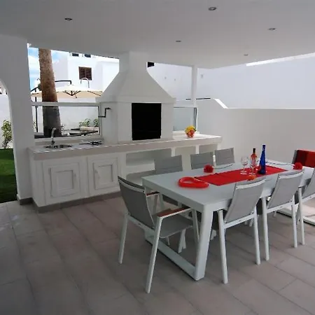 Playa Del Carmen - A Beautiful 4 Bedroom - In The Heart Of Puerto Del Carmen Вилла