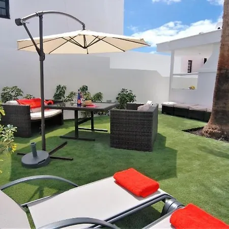 Playa Del Carmen - A Beautiful 4 Bedroom - In The Heart Of Puerto Del Carmen Villa Puerto del Carmen (Lanzarote)