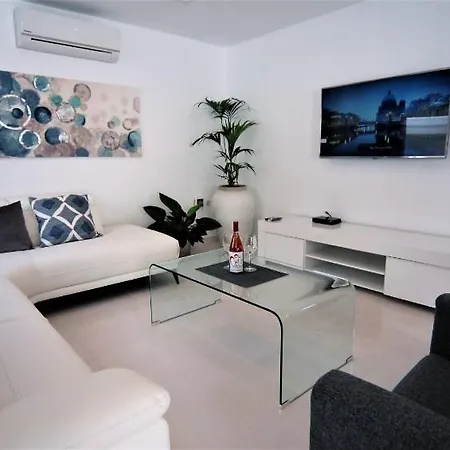 Playa Del Carmen - A Beautiful 4 Bedroom - In The Heart Of Puerto Del Carmen Вилла Пуэрто дель Кармен