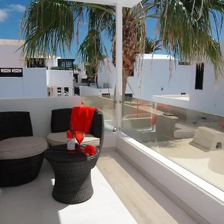 Playa Del Carmen - A Beautiful 4 Bedroom - In The Heart Of Puerto Del Carmen Villa Puerto del Carmen (Lanzarote)